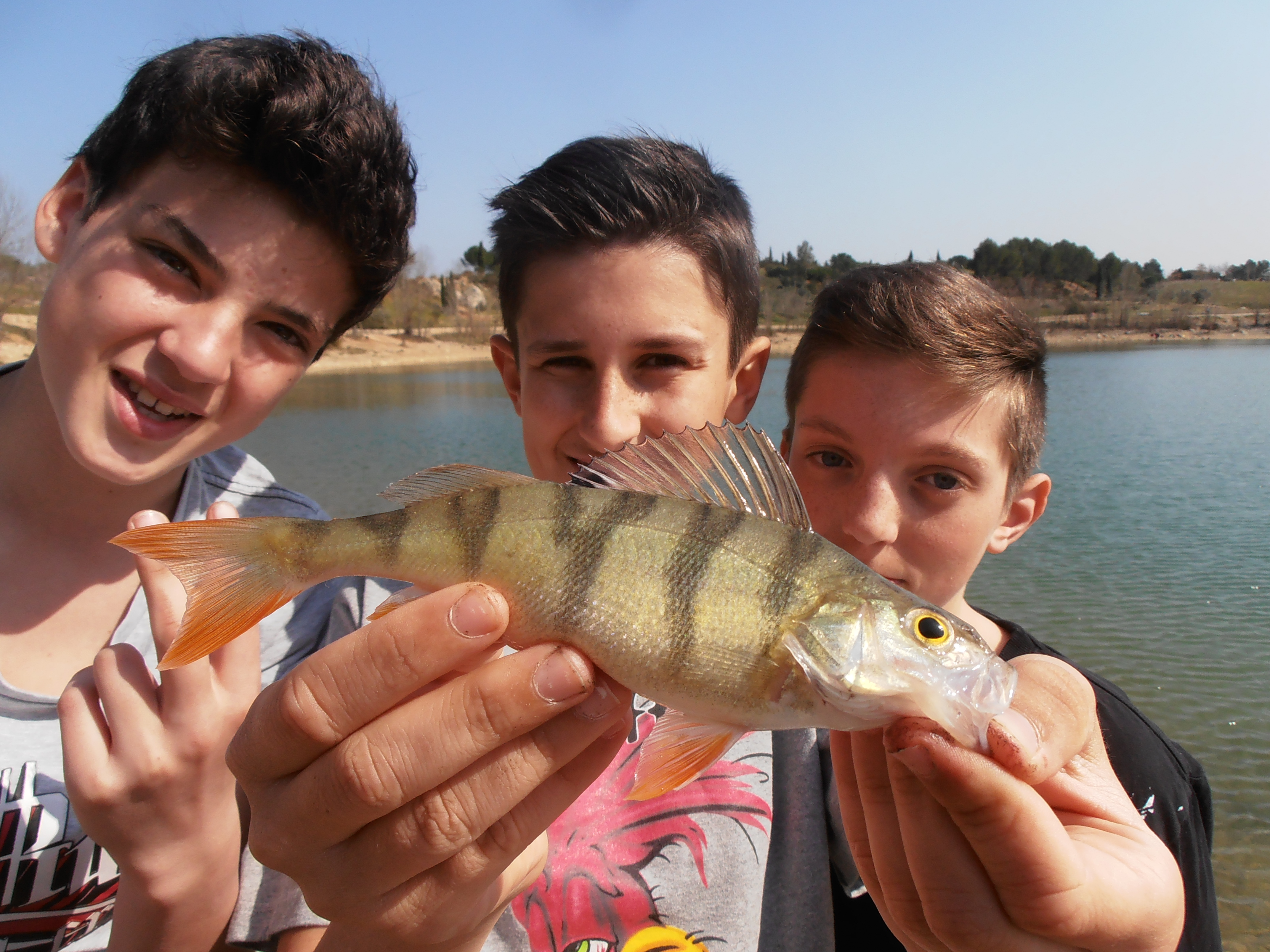 pêche enfants lac du Crès